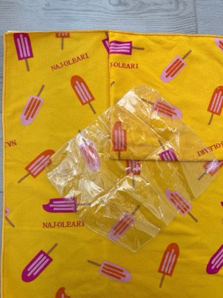 Telo mare giallo con stampe