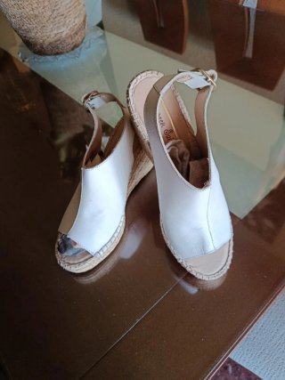 Sandalias de piel esparto sin estrenar. talla 37