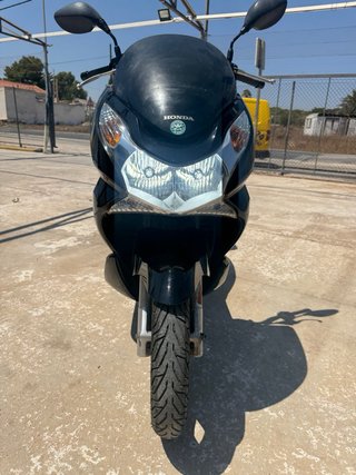 Honda PCX 125 Negra - Buen Estado