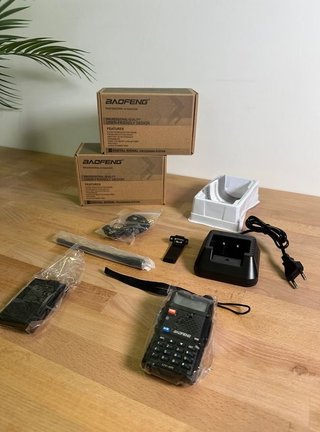 2 Baofeng UV-5R Walkie Talkie Dual Band