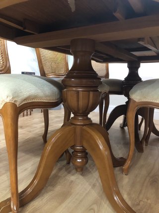 Mesa comedor madera antigua y 6 sillas rejilla