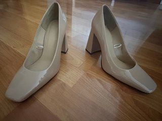 Zapatos de tacón beige de HyM