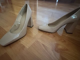 Zapatos de tacón beige de HyM