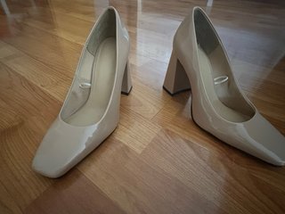 Zapatos de tacón beige de HyM