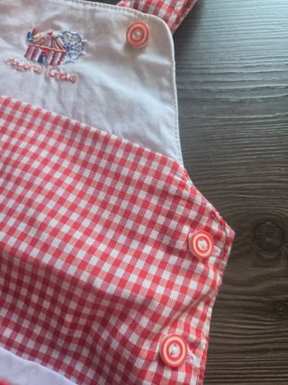 Peto de bebé a cuadros rojo y blanco