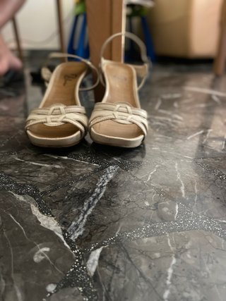 Sandalo con zeppa donna beige