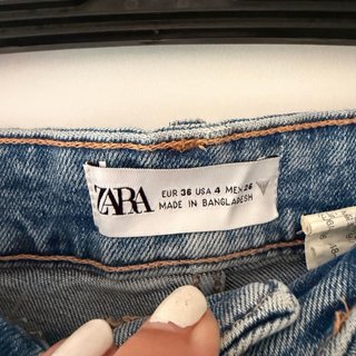 Shorts in jeans Zara a vita alta con orlo sfilacci