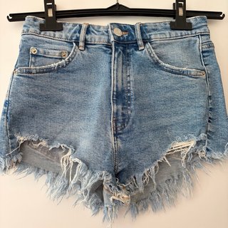 Shorts in jeans Zara a vita alta con orlo sfilacci