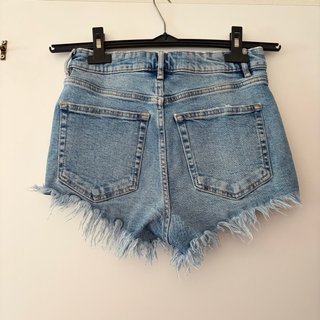 Shorts in jeans Zara a vita alta con orlo sfilacci