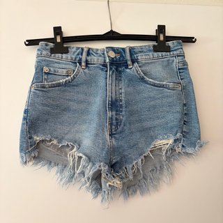 Shorts in jeans Zara a vita alta con orlo sfilacci