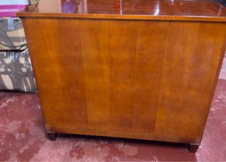 Cómoda de madera noble