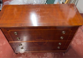 Cómoda de madera noble