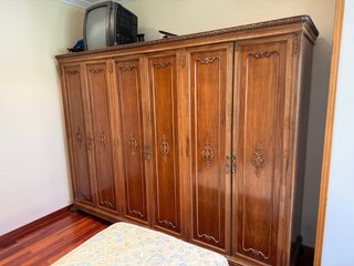 Conjunto dormitorio vintage: armario, cama y sofá