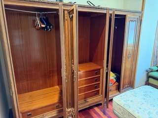 Conjunto dormitorio vintage: armario, cama y sofá