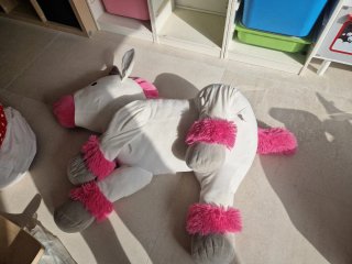 Peluche unicornio gigante para habitación infantil