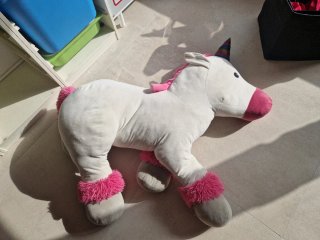 Peluche unicornio gigante para habitación infantil
