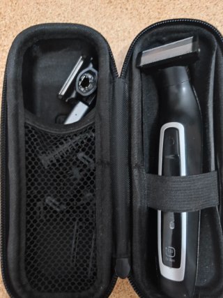 Recortadora de barba y accesorios