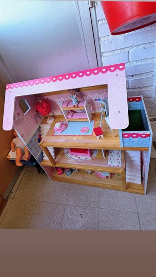 Casa de Muñecas Madera 3 Pisos tiene accesorios