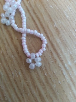 Braccialetti fatti a mano con fiori e ciliegie