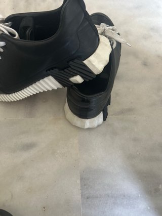 Zapatillas casuales negras y blancas