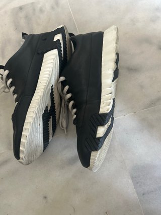 Zapatillas casuales negras y blancas