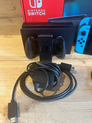COME NUOVA! Nintendo Switch Blu e Rosso