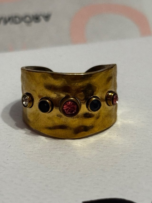 Pulsera VIDA CON JOYAS Dorada con Piedras Rosas y