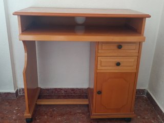 Mesa de ordenador de madera