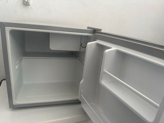Nevera pequeña gris