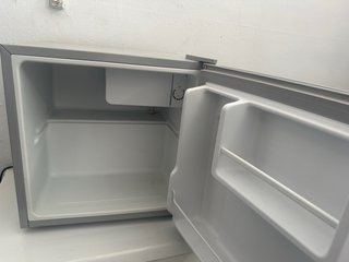 Nevera pequeña gris