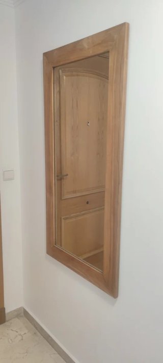 Espejo de madera y cristal.