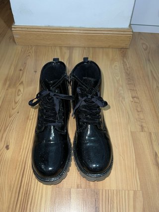 Botas de agua negras con purpurina