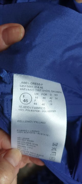 Vestido azul con chal para boda o evento