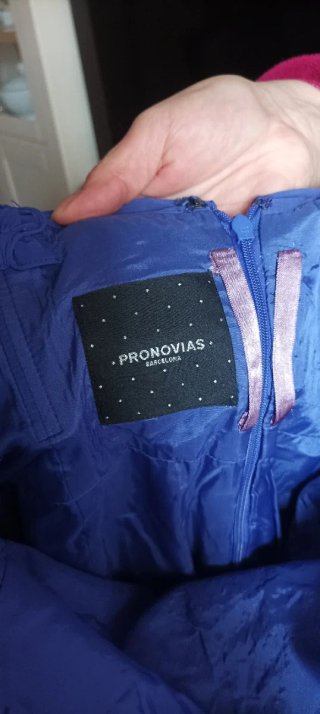 Vestido azul con chal para boda o evento