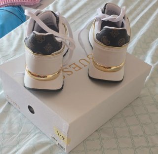 Zapatillas Guess Mujer Blancas y Doradas