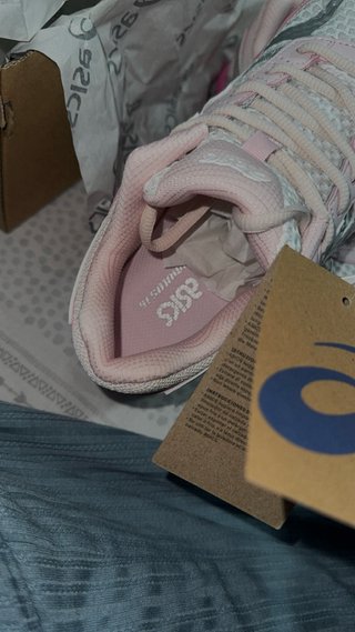 Zapatillas ASICS rosas y plateadas
