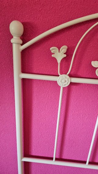 Cabecero de forja blanco con flores