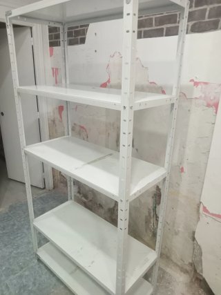 Estantería metálica blanca