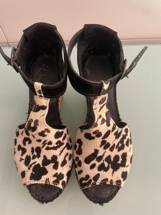 Alpargatas cuña estampado animal de piel real