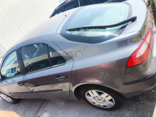 Renault Laguna 2004 leer