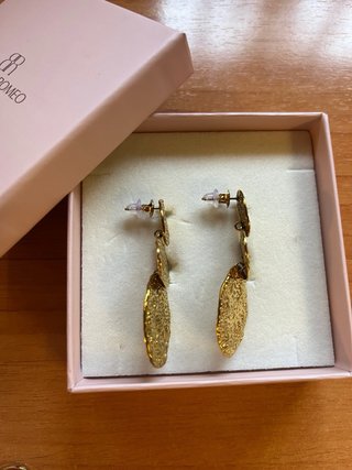 Pendientes fiesta Blanca Romeo dorados