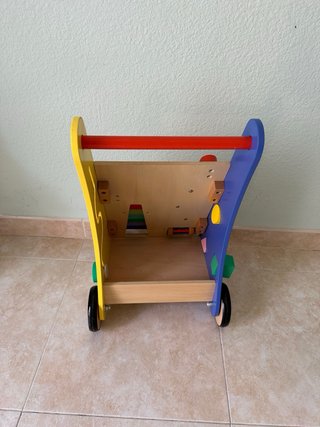 Correpasillos de madera con actividades