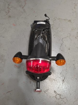 Guardabarros trasero Bonneville con faro