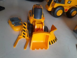 Grúa de construcción y camión