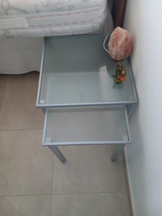 2 Mesitas de noche cristal y metal
