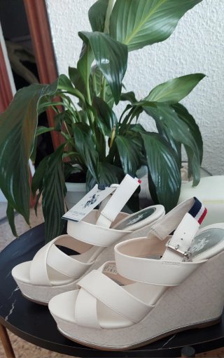 Sandalia alta blanca y marrón talla 37