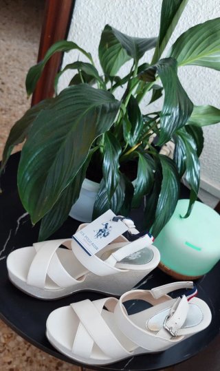 Sandalia alta blanca y marrón talla 37