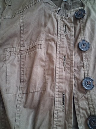 Chaqueta militar verde con cinturón
