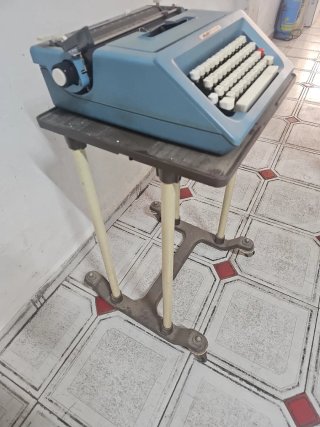 Máquina de escribir Olivetti Studio 46