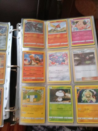 2 Álbumes Cartas Pokémon: 1 Vacío, 1 con 390 calta